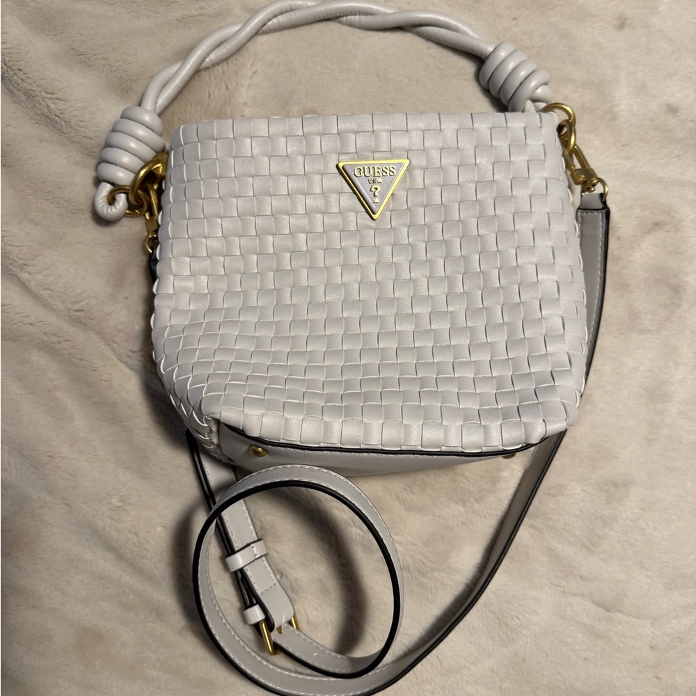 GUESS Ivory Woven Crossbody Bucket Bag NWOT